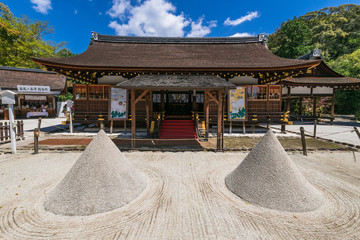 京都　上賀茂神社　立砂と細殿
