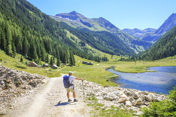 Wanderer am Riesachsee