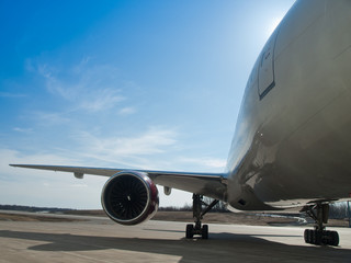 Airplane L/H wing and body detail