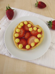 Törtchen Herz mit Erdbeeren