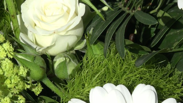 wei&szlig;er Blumenstrau&szlig;