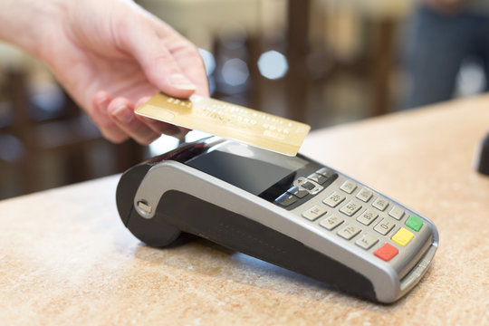Customer paying with NFC Technology