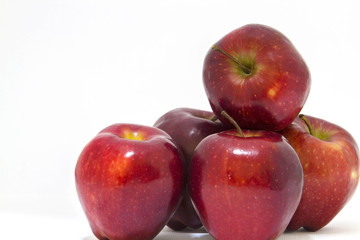 Fototapeta na wymiar closeup apple fruit with water drop on white background