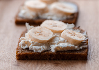 sandwich with banana