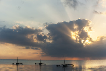 Fototapeta na wymiar Mombasa, beach, sunrise, africa, sun, boat, kenya 
