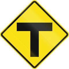 Chilean road warning sign: T-Intersection ahead