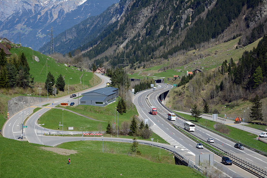 Gotthardautobahn bei Wassen, Uri