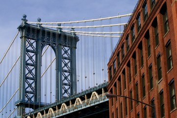Manhattan Bridge and red brick building.