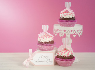 Happy Mothers Day pink and white cupcakes.