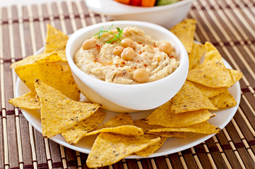 Healthy homemade hummus with vegetables, olive oil and pita chip