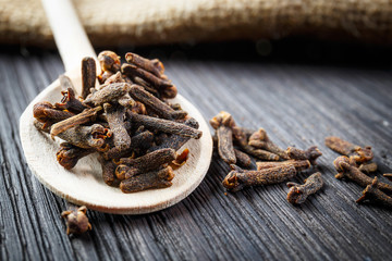 pile cloves on wooden spoon