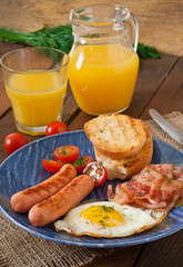 English breakfast - toast, egg, bacon and vegetables