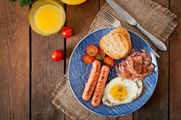 English breakfast - toast, egg, bacon and vegetables