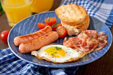 English breakfast - toast, egg, bacon and vegetables