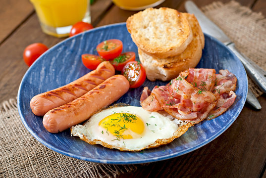 English breakfast - toast, egg, bacon and vegetables