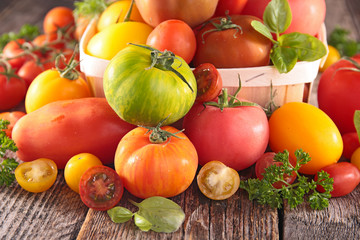 Obraz na płótnie Canvas assortment of fresh tomato