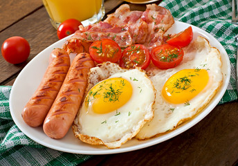 English breakfast - toast, egg, bacon and vegetables