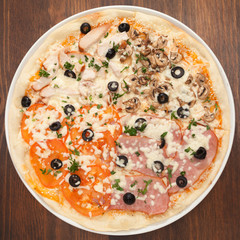 pizza with ham