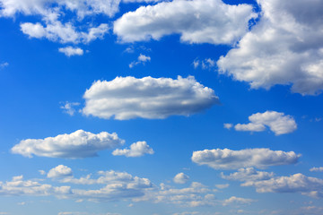 Obraz premium White fluffy clouds in the blue sky