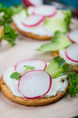preparation of salty crackers with fresh radish