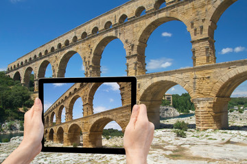 Travel to the Pont du Gard (France)