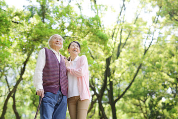 Fototapeta premium 介護・新緑