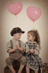 Kinder mit Herzballon