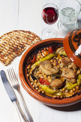 gekochtes Huhn in einer Tajine