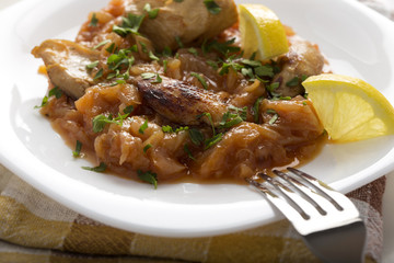 Chicken with onion and lemon