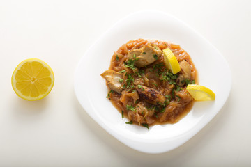 Chicken with onion and lemon