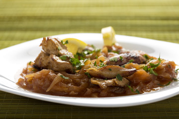 Chicken with onion and lemon