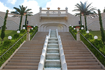 Fountain in the form of stairs