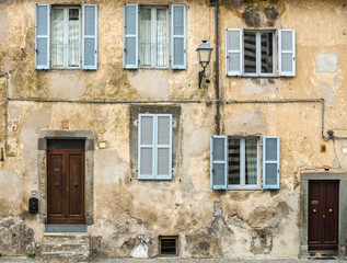 Fototapeta na wymiar Facade of a home in Tucany, Italy