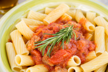 Maccheroni sugo e salsiccia