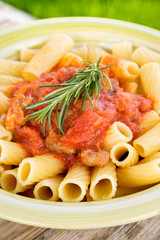 Maccheroni sugo e salsiccia