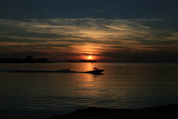 Naklejka premium in den sonnenuntergang