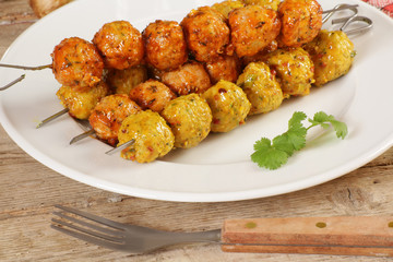 brochettes de boulettes de viande 24042015
