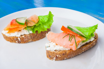sandwiches with salmon and cream cheese