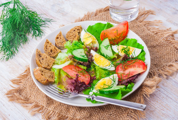 Fresh salad with egg and vegetables