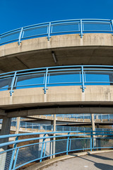 Mehrgeschossige Fußgängerbrücke
