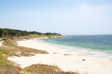 Fototapeta na wymiar La plage et la Pointe de Raguénes dans le Finistère - Bretagne