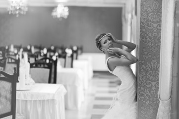 bride with tiara pose at the restauraunt