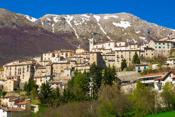 Fototapeta premium Antico borgo medievale in Abruzzo