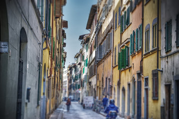 Fototapeta na wymiar narrow street in hdr in Florence