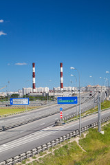 Obraz premium Encircling highway junction and direction sign, driving cars