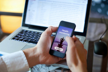 using health monitoring application on smartphone