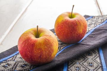 Two apples on the cloth