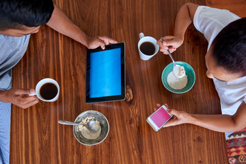 breakfast lifestyle couple tablet cellphone