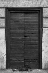 Old door - Black and white
