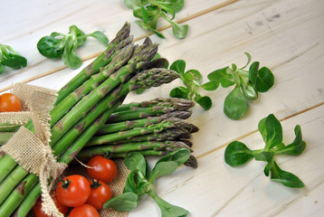 organic asparagus on wooden table